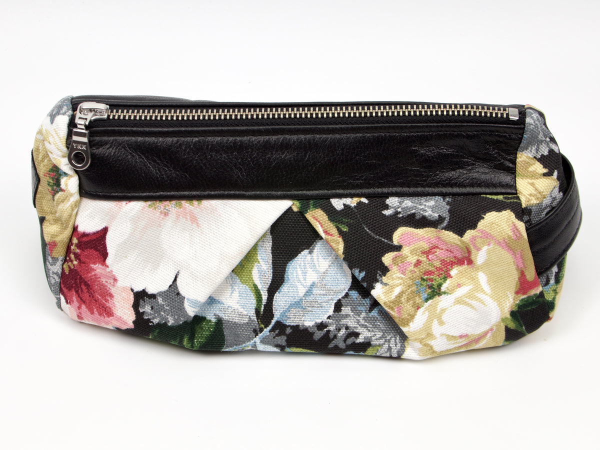 Bolsa de accesorios Milloo Estia de lona con estampado floral oscuro