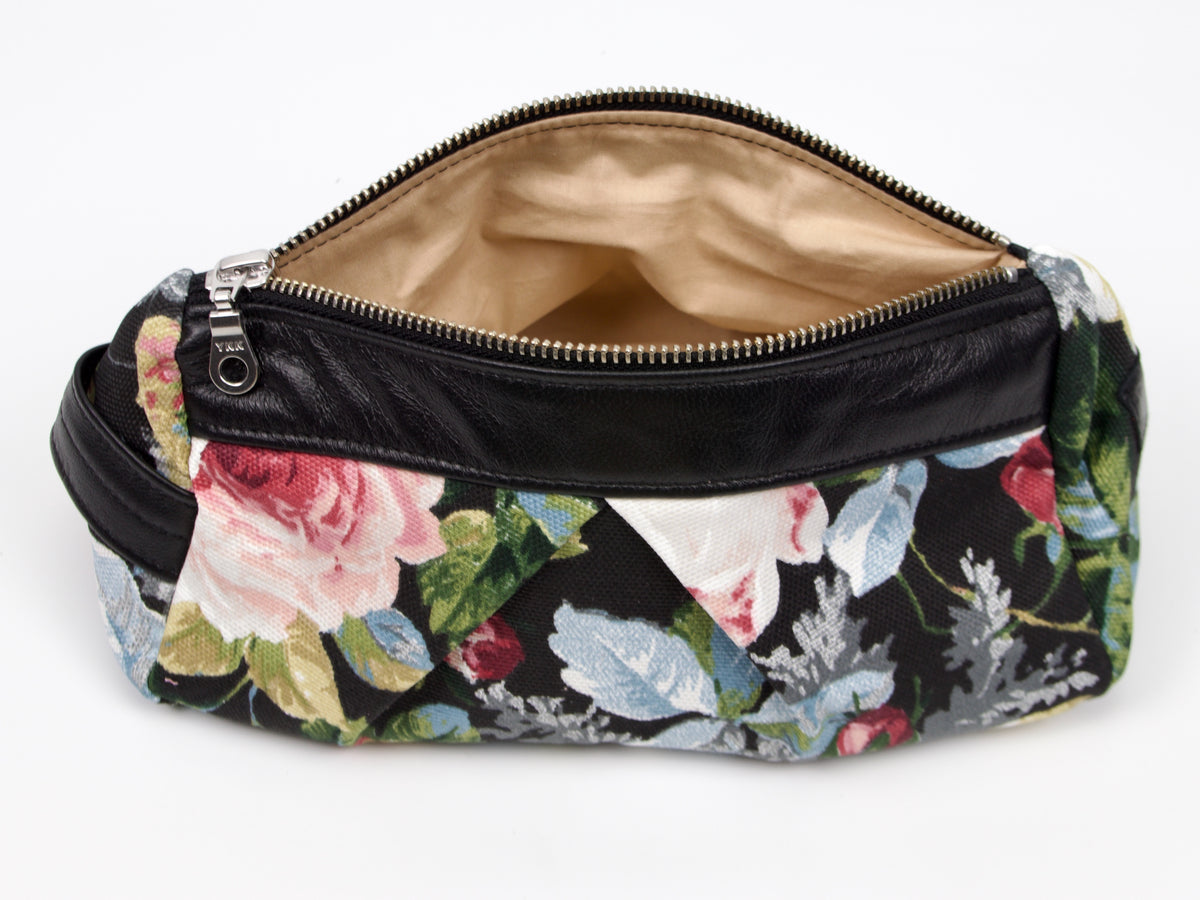 Bolsa de accesorios Milloo Estia de lona con estampado floral oscuro