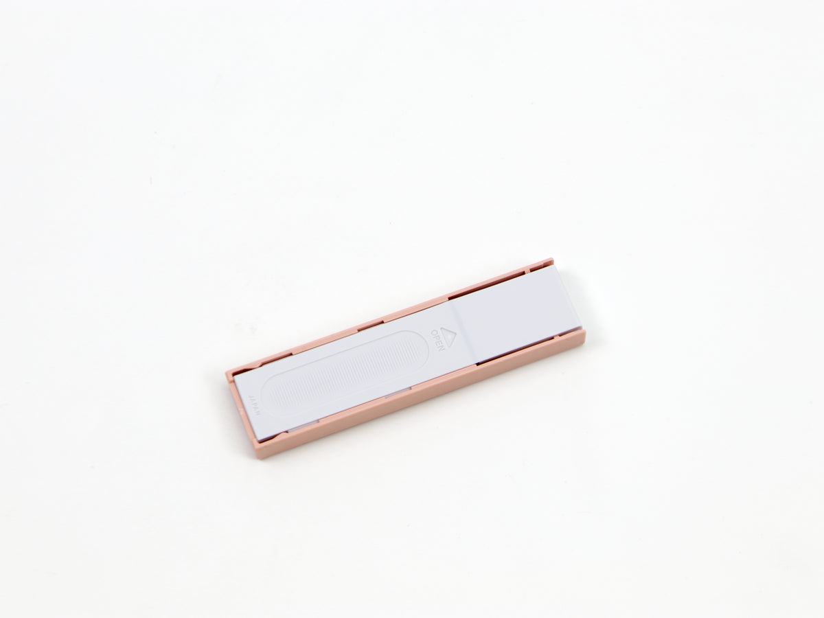 Uni Smudge-Proof Lead Cheek Pink Color Case